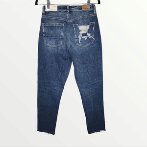 American Eagle Women’s Mom Jean Stretch Distressed Size 2 Regular New!
